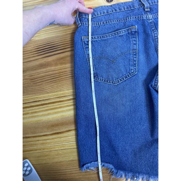LEVI'S 511 Cutoff Denim Fringed Jean Shorts/Jorts. Levi Strauss & Co. Size 34 - Picture 7 of 7